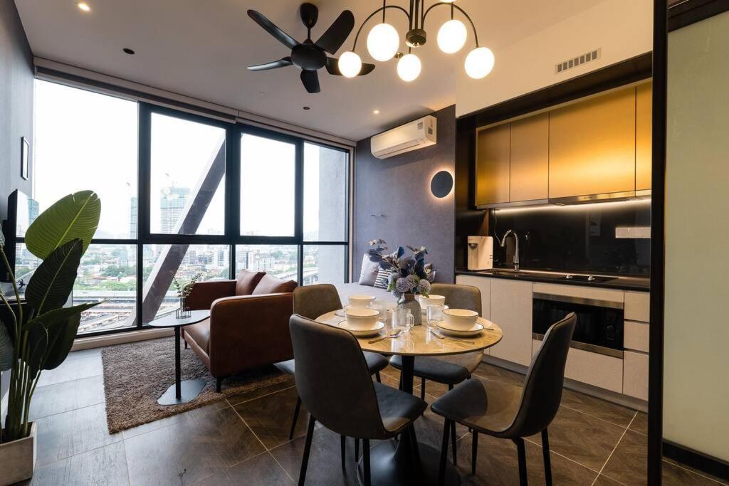 Klcc Musicalsty5pax At Scarletzsuites Kuala Lumpur