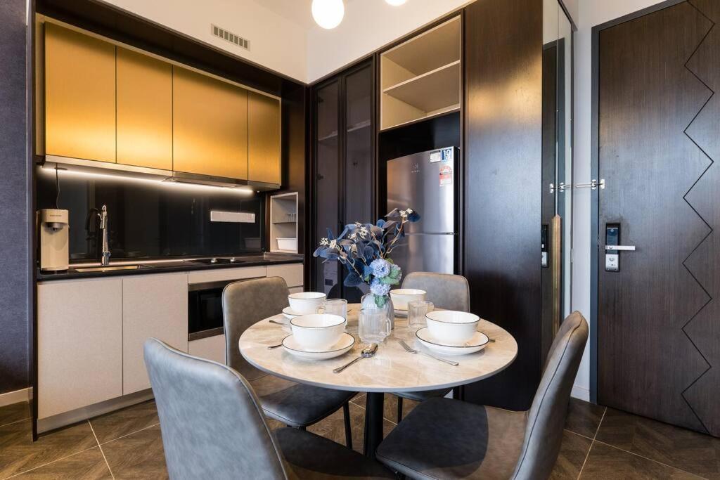 Apartment Klcc Musicalsty5pax At Scarletzsuites Kuala Lumpur