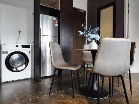 Klcc Musicalsty5pax At Scarletzsuites Apartment
